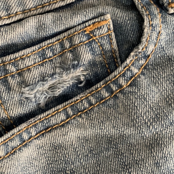 Gap Cuffed Light Wash Denim Shorts - Picture 5 of 5